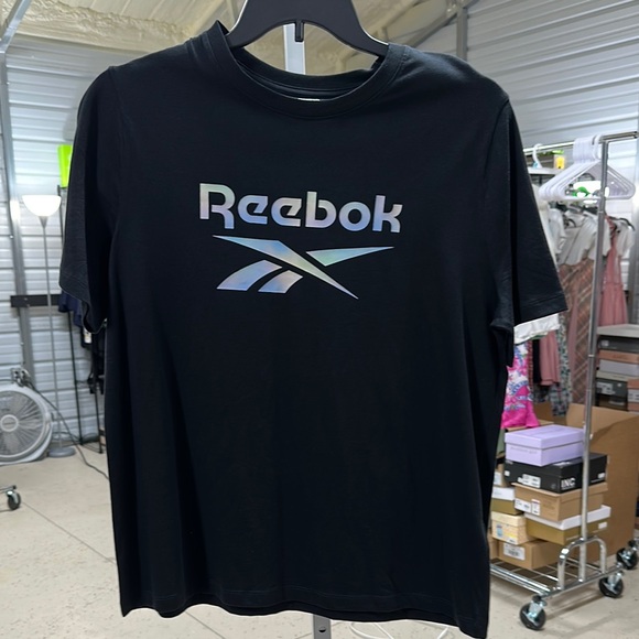Reebok Tops - NWT REEBOK Gradient, graphic tee